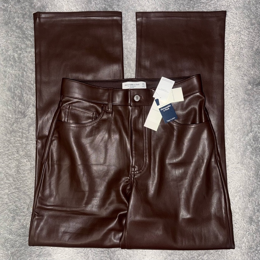 ABERCROMBIE & FITCH CURVE LOVE HIGH RISE 90S RELAXED VEGAN LEATHER PANT - Picture 2 of 12